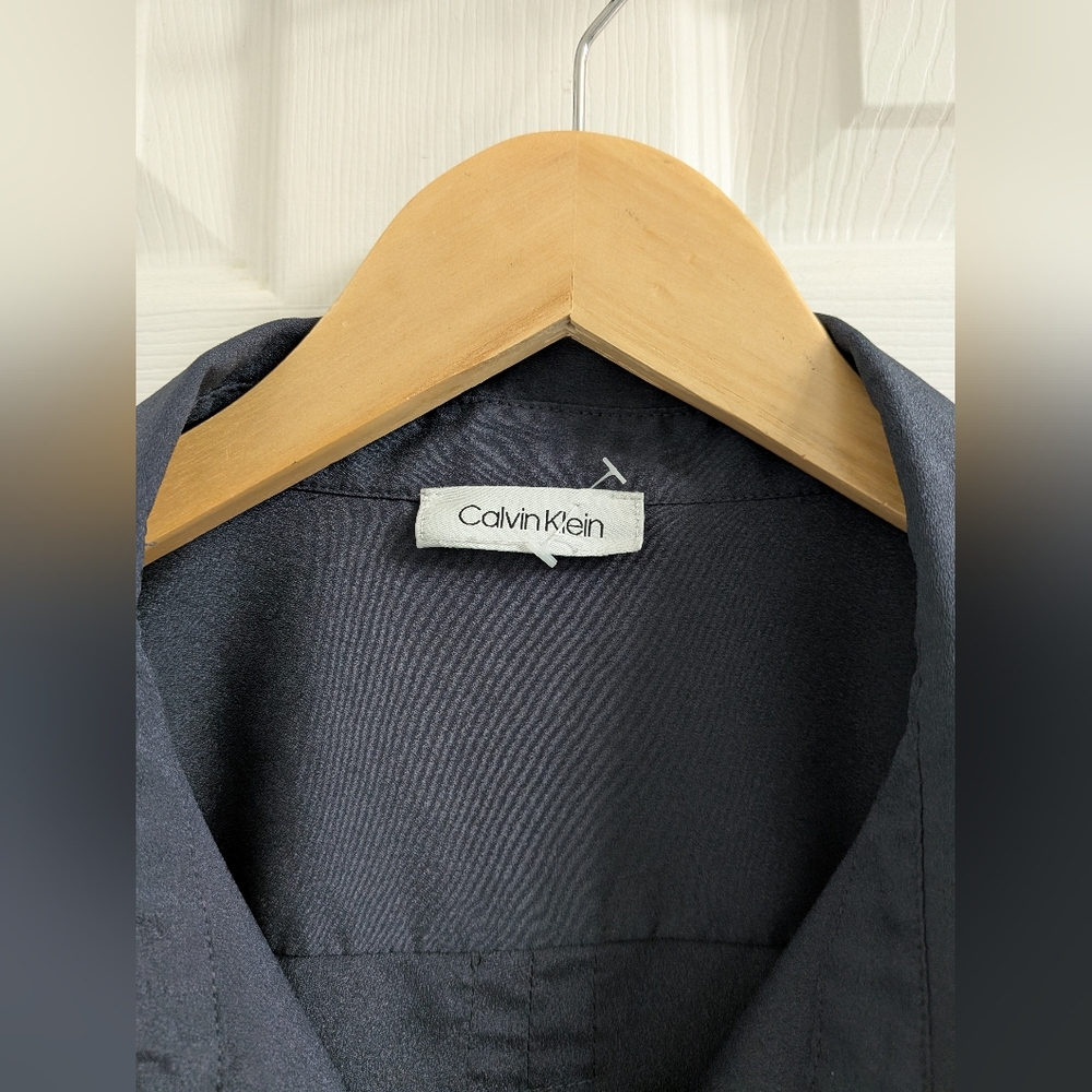 Women's Calvin Klein Blouse Button Up Flowy Silky Feel Gray Size Medium Tunic‎ - Picture 2 of 4